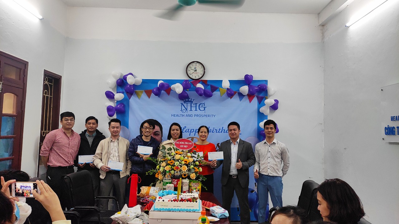 Hướng dẫn tổ chức sinh nhật bất ngờ cho nhân viên công ty  Trái cây Vuông  Tròn